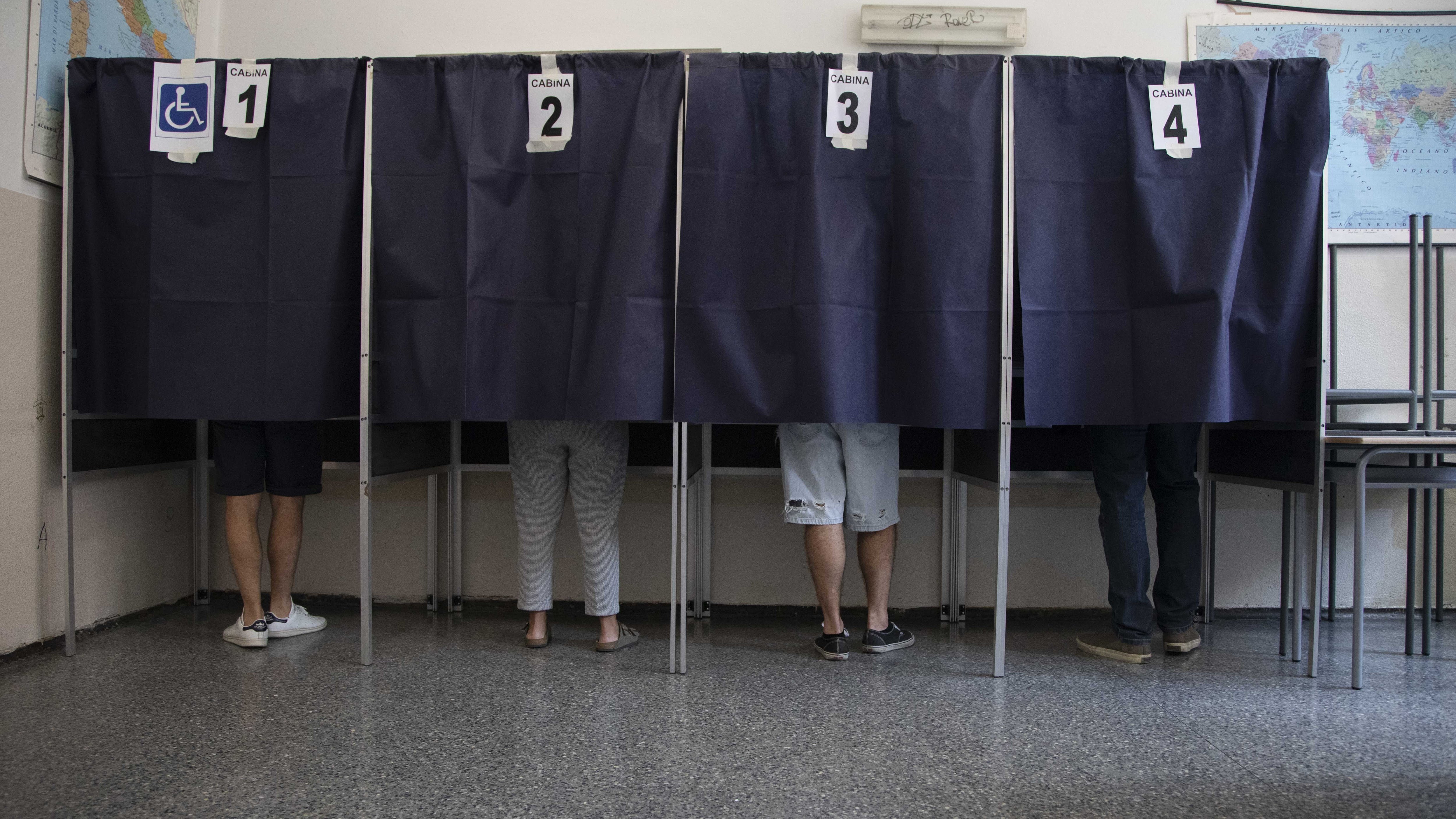 Sfida referendum, l'affluenza è da flop: alle 23 solo il 22%. Il quorum è lontano