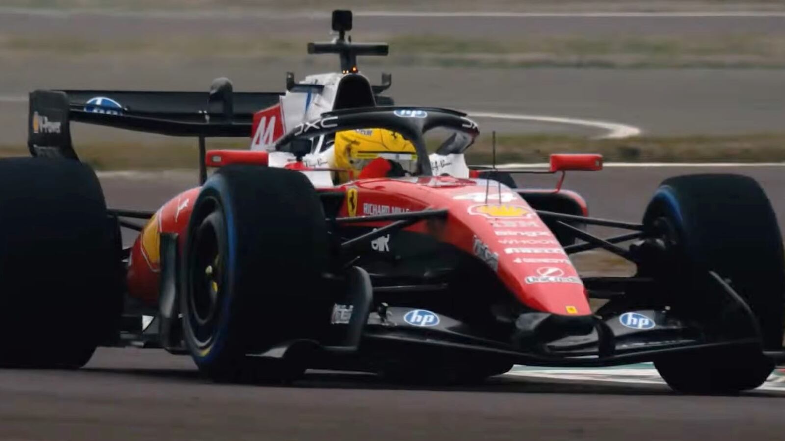 Formula 1, l'arma segreta della Ferrari per ridurre il gap dalle Mercedes: si chiama "macarena"