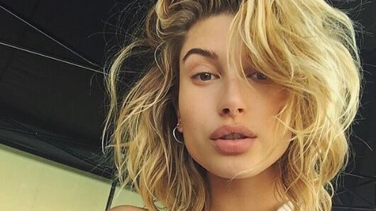 Hailey Baldwin vicina alla zia, dopo un aborto spontaneo
