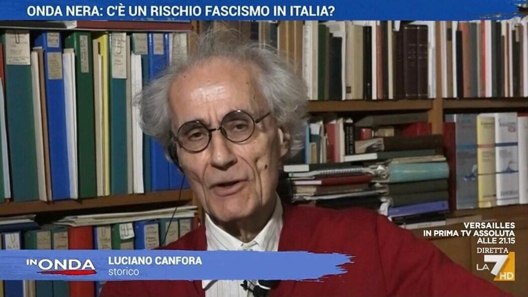 "Con i porti...", "Ignorante": scontro duro Salvini-Canfora