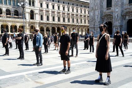 Flash mob a Milano: da Levante a Diodato artisti in piazza per i lavoratori dello spettacolo 10