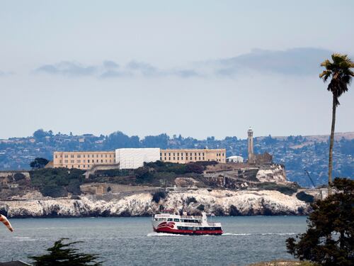 "Ospiterà i criminali più spietati d'America". Il piano da 152 milioni di Trump per riaprire Alcatraz