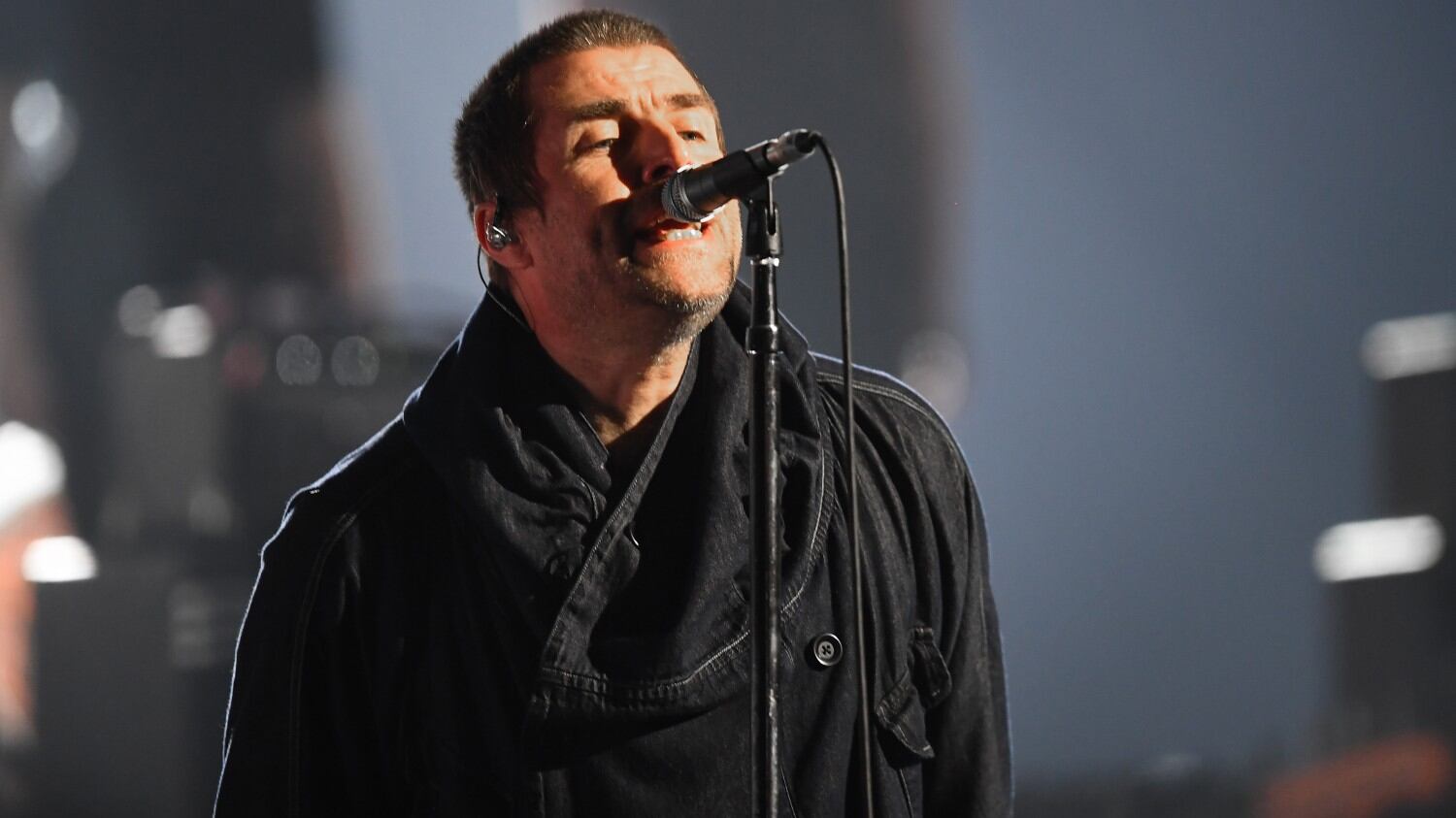 Liam Gallagher esorta i fan, "Donate ai poveri"