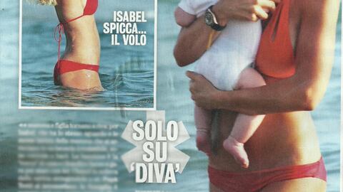 Ilary Blasi mamma tenerissima al mare con la piccola Isabel