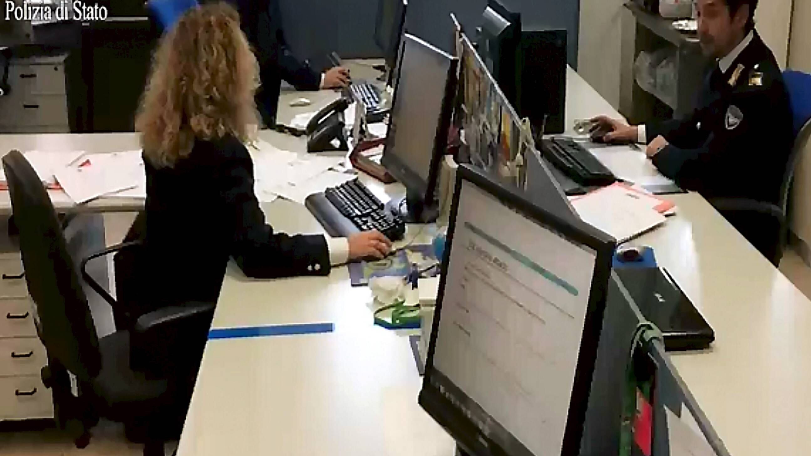Polizia: "Noi e i giovani contro il dilagare di nuovi mostri online"
