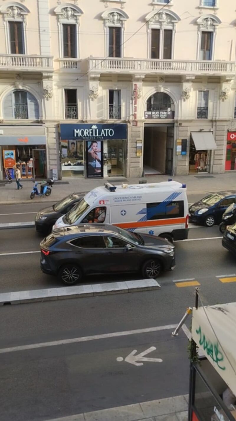 Ambulanza bloccata in corso Buenos Aires a Milano 2