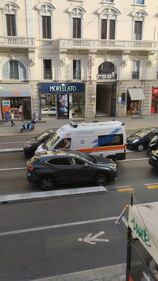 Ambulanza bloccata in corso Buenos Aires a Milano 2