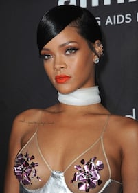 Rihanna, Miley Cyrus: sfida a colpi di nudità 1