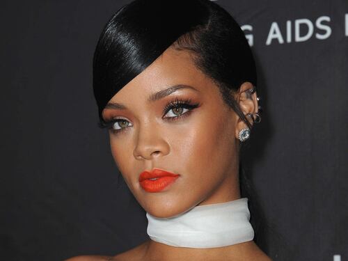 Rihanna, Miley Cyrus: sfida a colpi di nudità