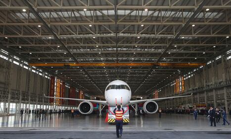 Da oggi la Cina ha un suo aereo di linea 6