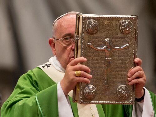 Il Papa invita a pregare contro il diavolo per difendere la Chiesa