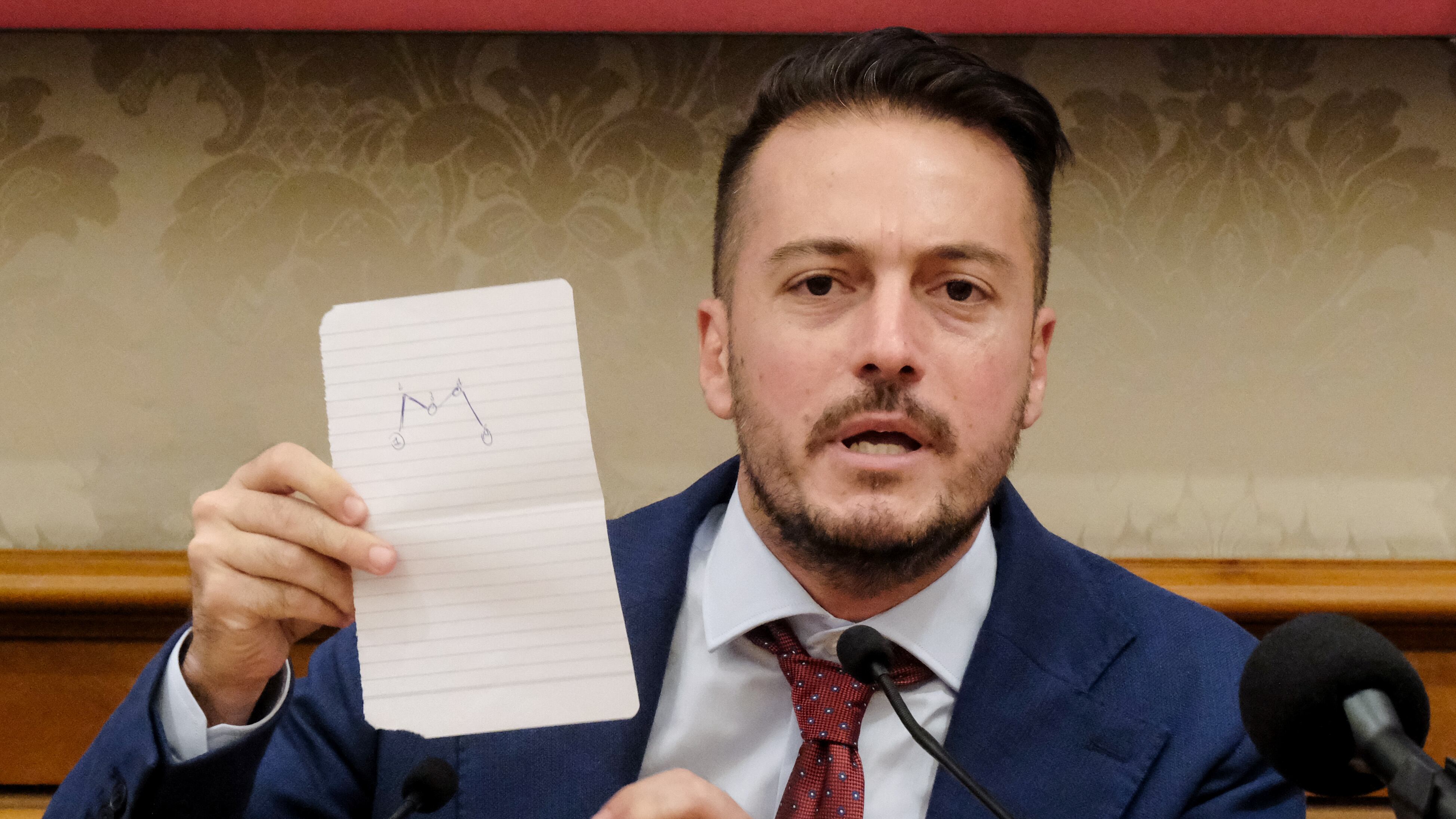 Chi è Giuliano Granato, leader delle piazze pro Mad
