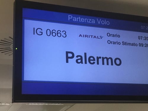 Odissea per i passeggeri di un volo AirItaly Milano-Palermo: atterrati con 15 ore di ritardo