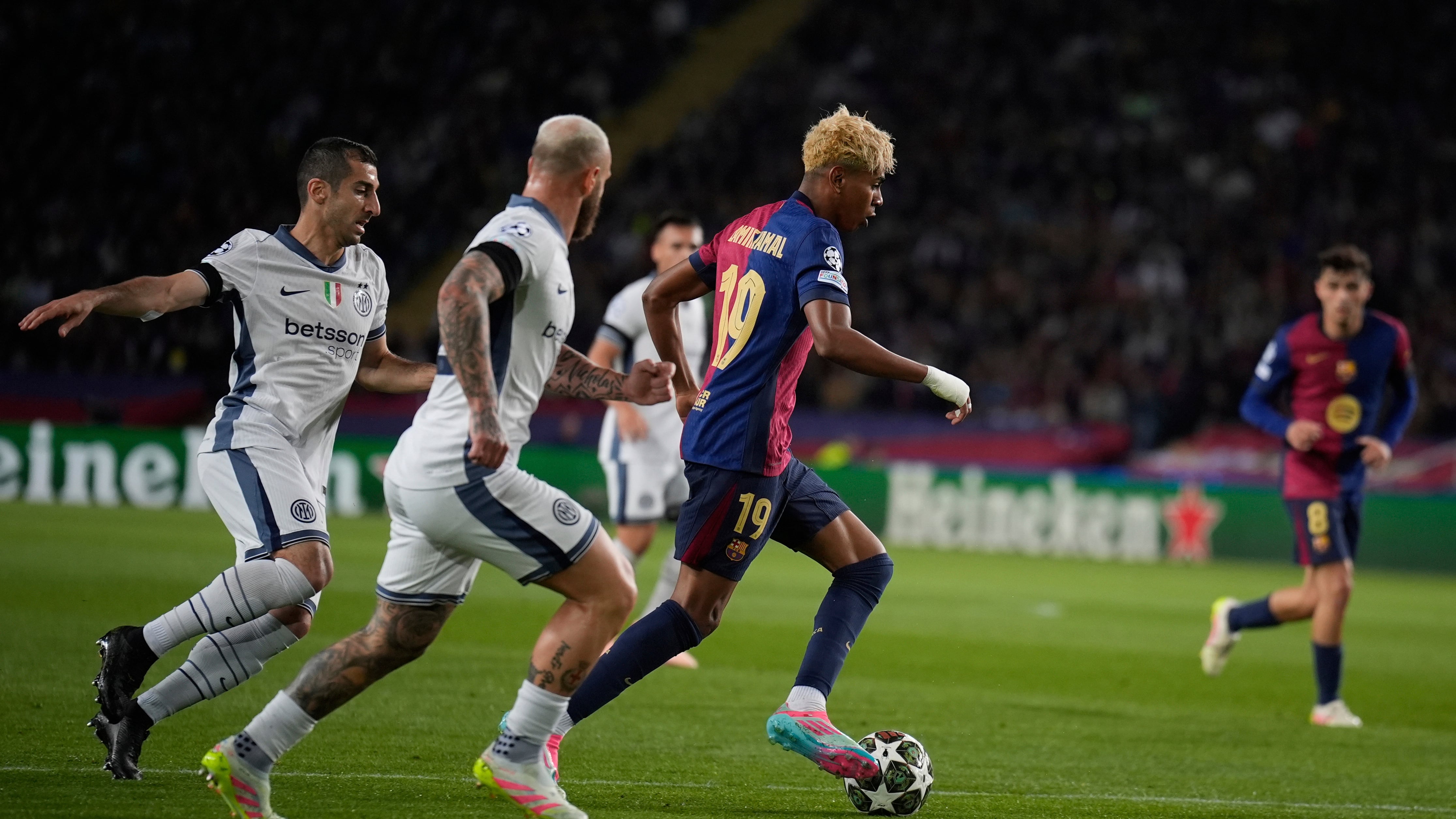 Gol e spettacolo al Montjuic, Barcellona-Inter finisce 3-3