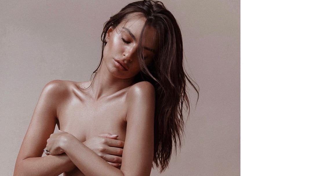 Emily Ratajkowski senza veli su Instagram