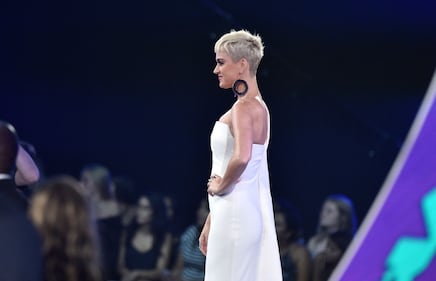 MTV VMA 2017, Katy Perry presentatrice sexy 1
