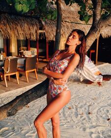 Belen, foto sexy in bikini sotto il sole 2