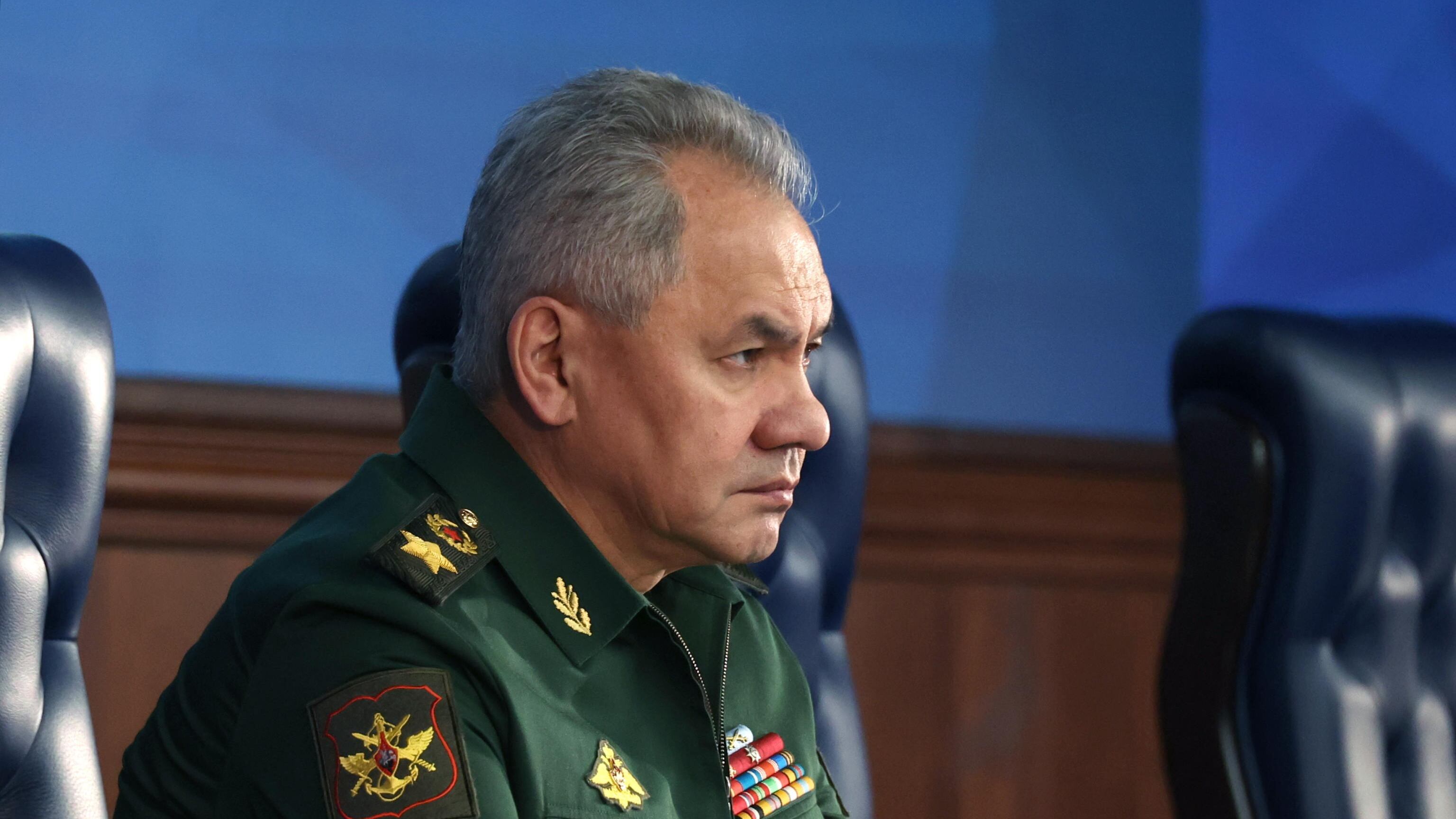 Esercito in difficoltà, Shoigu va al fronte. E la Nato: "Tra i russi già 200mila morti"