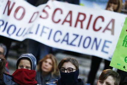 In piazza contro la discarica a Valle Galeria: protesta in Campidoglio 5