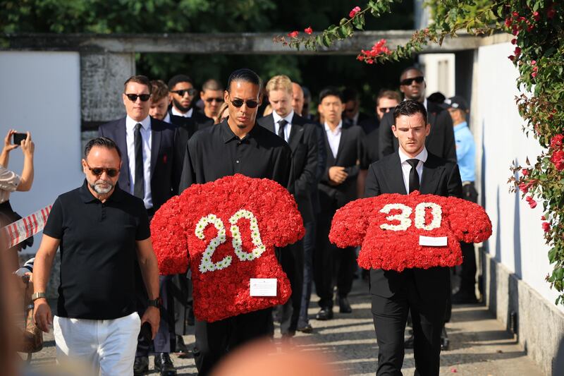 Lacrime e dolore per l'ultimo saluto a Doago Jota 6