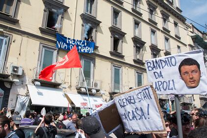 "Napoli sfiducia Renzi" 5