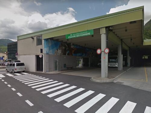 Tolmezzo, violenza a bordo di un bus: autista pestato da 2 giovani