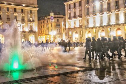 Alta tensione in piazza: disordini a Torino e Milano 4