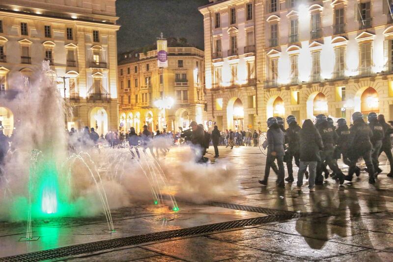 Alta tensione in piazza: disordini a Torino e Milano 4