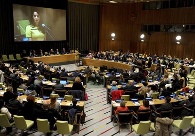 Amal Clooney con il "pancino" all'evento contro l'Isis 31