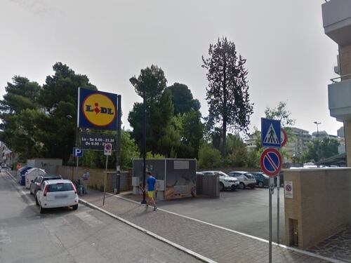 Pescara, gambiano rapina market ed aggredisce la cassiera: fermato