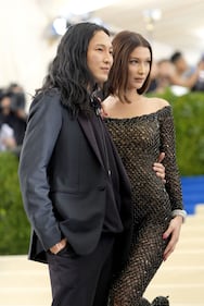 Bella Hadid sexy in un abito mozzafiato 22