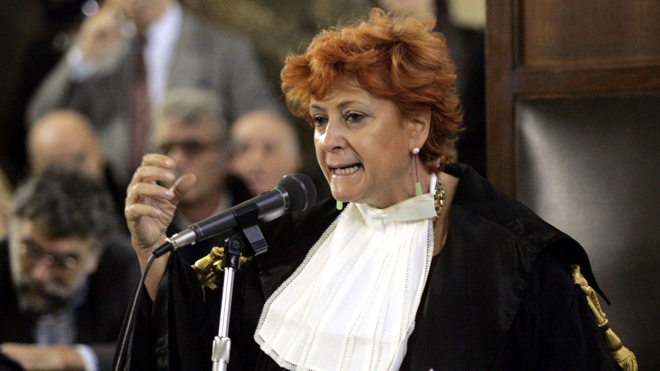 Boccassini come De Magistris: "Ha spiato il Cav illegalmente"