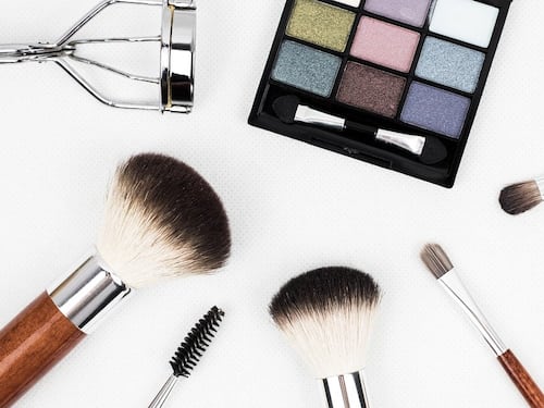 Allarme batteri nei prodotti per il make up