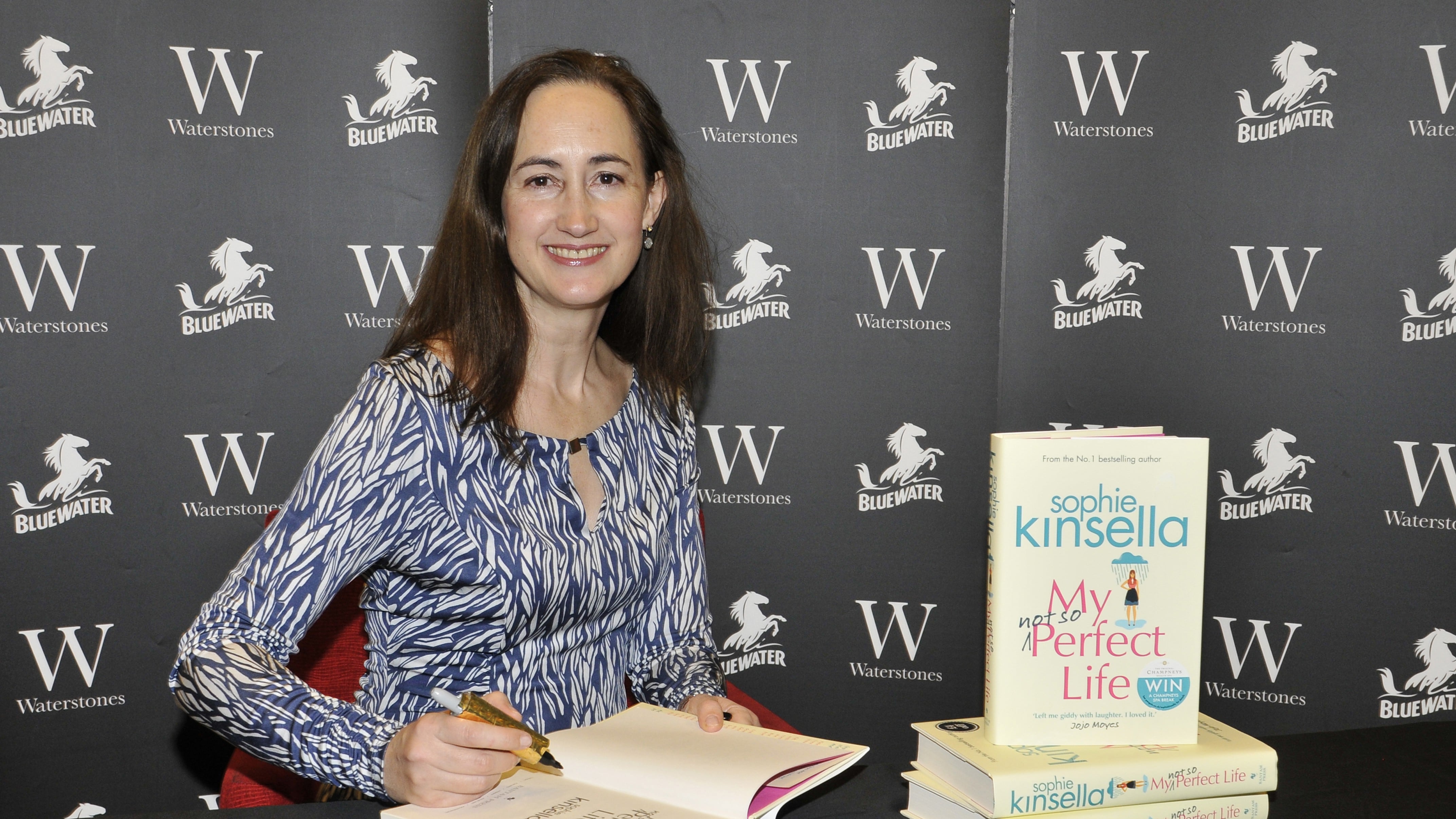 Addio a Sophie Kinsella: la scrittrice di "I love shopping" è morta a 56 anni