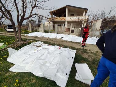 Naufragio in Calabria, si spezza barcone: decine di morti. Le foto 17