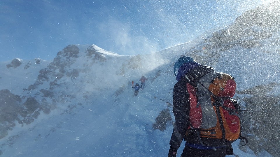 Alpinista italiano ferito e bloccato su una montagna in Pakistan: appello al ministro Moavero