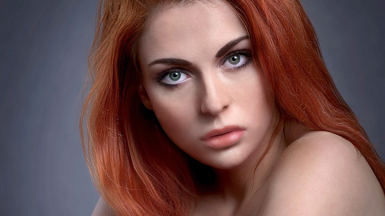 Capelli, come ottenere un liscio naturale ed effetto lucente a 50 anni senza piastra o phon