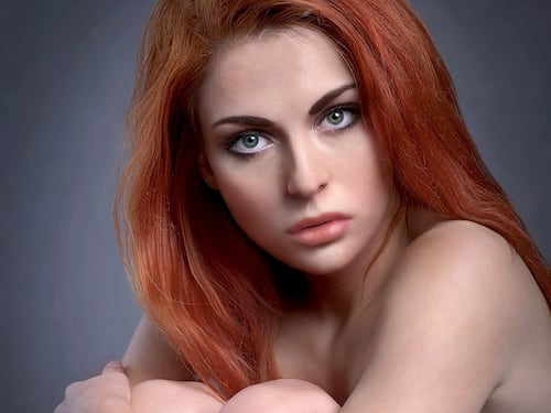 Capelli, come ottenere un liscio naturale ed effetto lucente a 50 anni senza piastra o phon