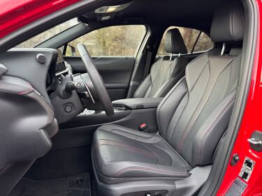 Lexus UX 300h: guarda la gallery del crossover premium giapponese 15