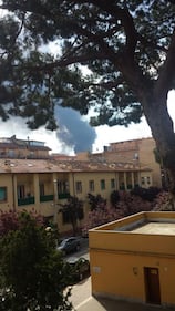 Pomezia, maxi incendio in deposito di plastica: popolazione evacuata 7