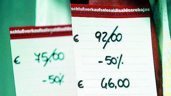 L'appello dei negozianti: «Liberalizzare le svendite» LA RICERCA E fare la spesa costa 60 euro in più