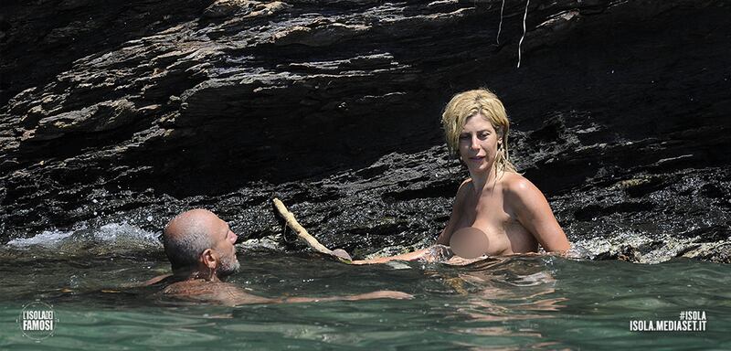 Isola dei Famosi 2016, i momenti più sexy 54