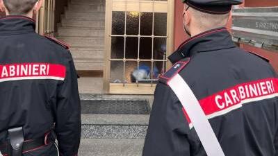 Uccide la madre a botte poi chiama il 112: "Venite a prendermi"