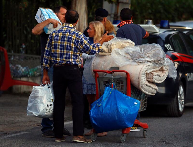 Terremoto, la prima notte degli sfollati tra freddo e paura 8