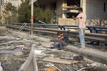 Beirut, due esplosioni devastano il porto 4