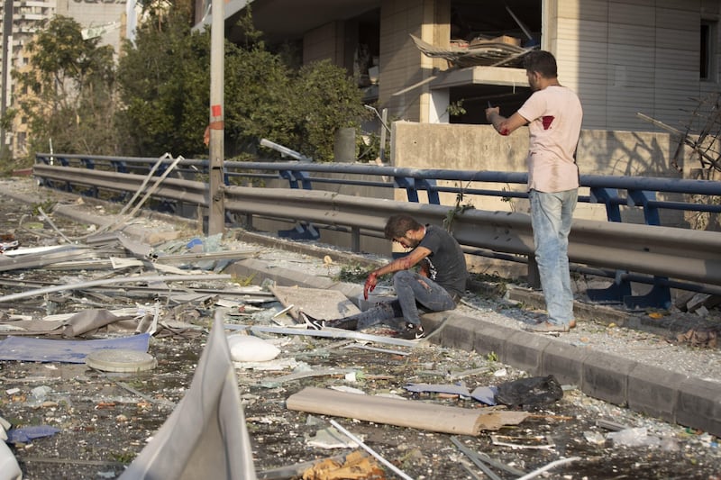 Beirut, due esplosioni devastano il porto 4
