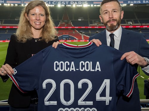 Coca Cola: il Paris Saint-Germain la vieta ma è il suo sponsor
