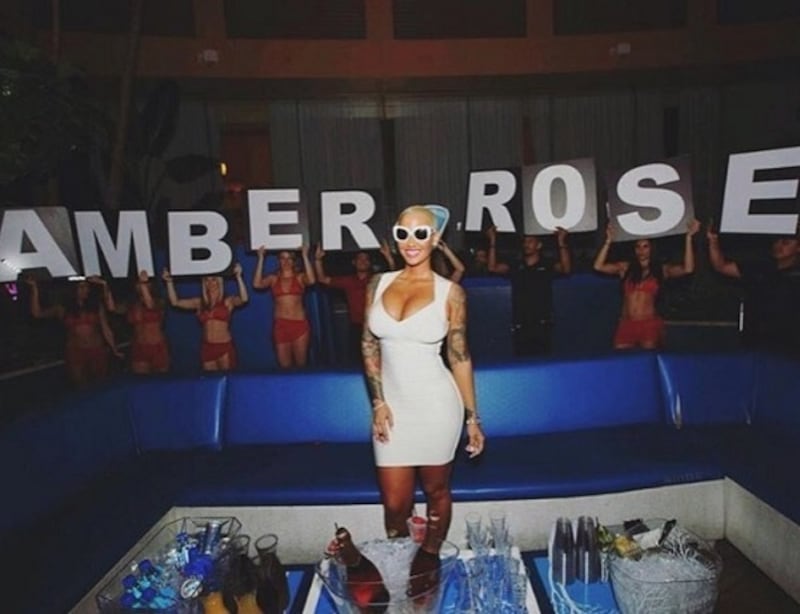 Amber Rose, anche l'ex di Kanye West difende il selfie hot di Kim Kardashian: foto 9