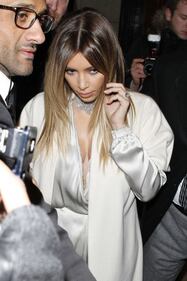 Kim Kardashian, décolleté provocante  1