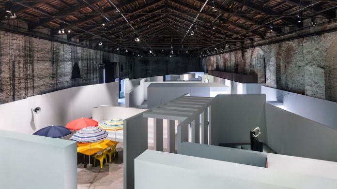 Al Padiglione Italia è esposta la vita del curatore Farronato
